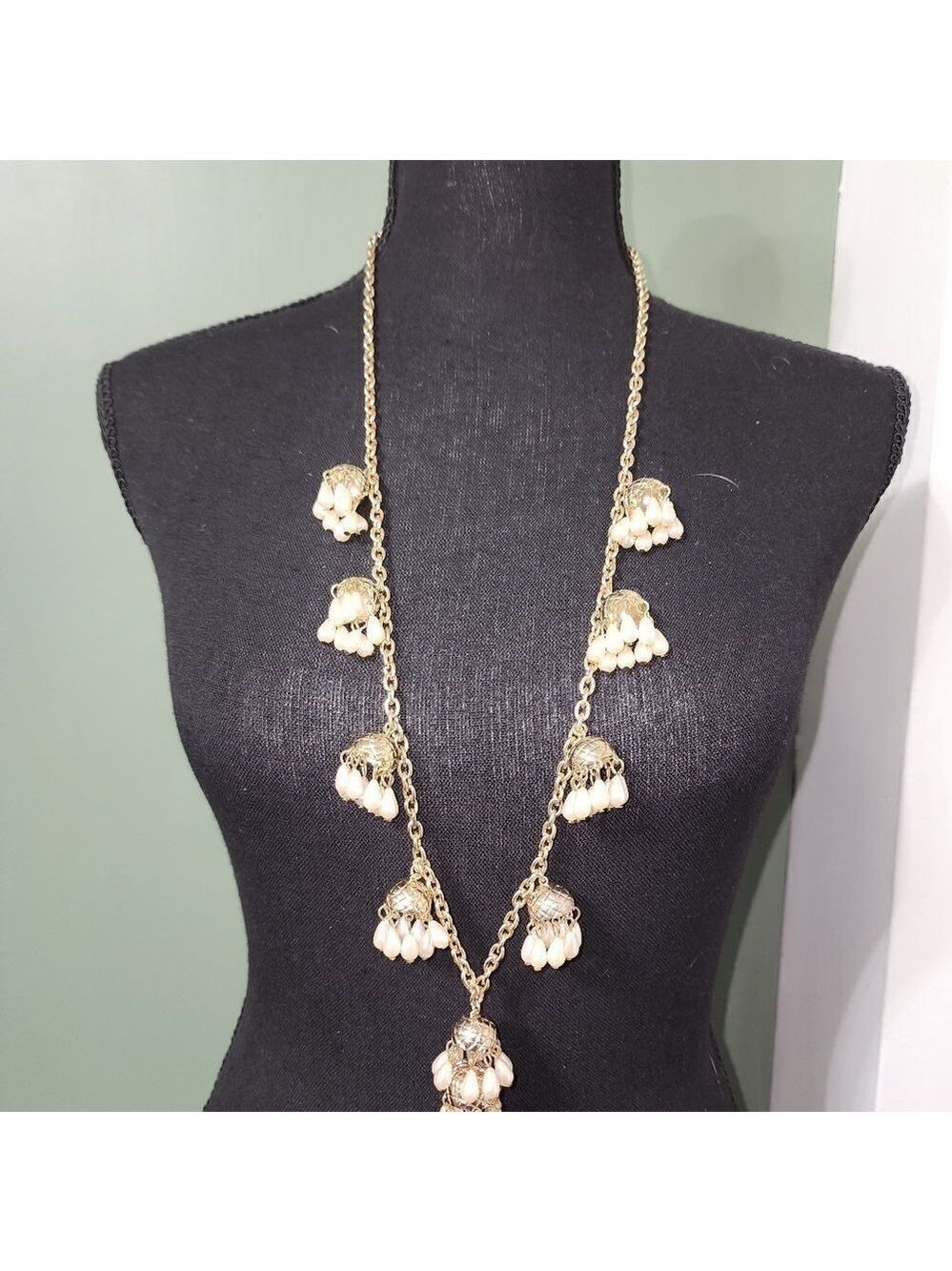 Fern Mallis Simulated Pearl Cluster Drop Necklace NWOT - Picture 7 of 9
